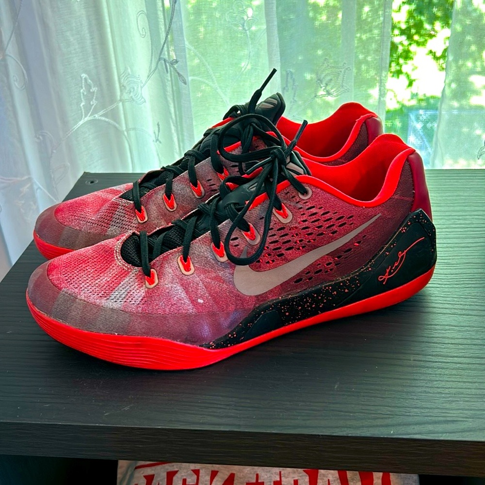 Kobe EM Premium “Gym Red”